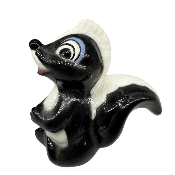 Vintage Disney Productions Flower Skunk From Bambi Parks Souvenir Ceramic Figure - Picture 1 of 7